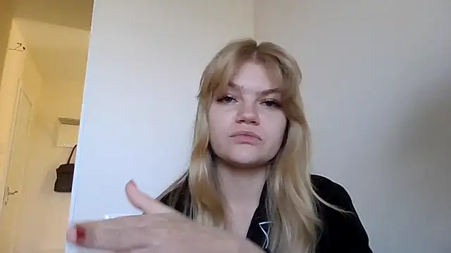 AuroraXRoses online show from October 2025 12:04:02 PM