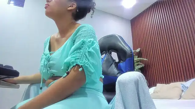 agata18  online show from April 2026 07:33:02 PM