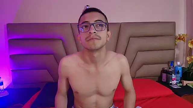 Snapshot of Crimsonsecretts chatting on January 2026 12:07:01 PM Crimsonsecretts online show from January 2026 12:07:01 PM