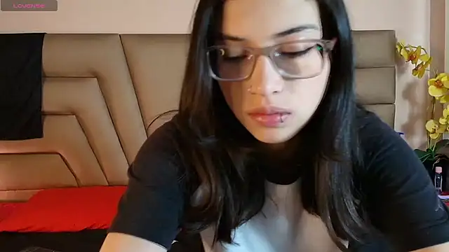 Snapshot of Crimsonsecretts chatting on January 2026 12:21:01 PM Crimsonsecretts online show from January 2026 12:21:01 PM