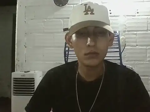 Snapshot of PAULS2197 chatting on October 2025 04:01:02 AM PAULS2197 online show from October 2025 04:01:02 AM