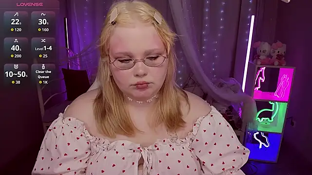 Snapshot of LottieReed chatting on June 2026 12:08:01 PM LottieReed online show from June 2026 12:08:01 PM