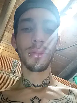 Snapshot of Leonel18cm chatting on October 2025 01:35:01 AM Leonel18cm online show from October 2025 01:35:01 AM