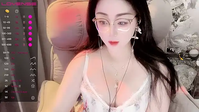 Snapshot of Monica-666888- chatting on May 2026 04:37:02 PM Monica-666888- online show from May 2026 04:37:02 PM