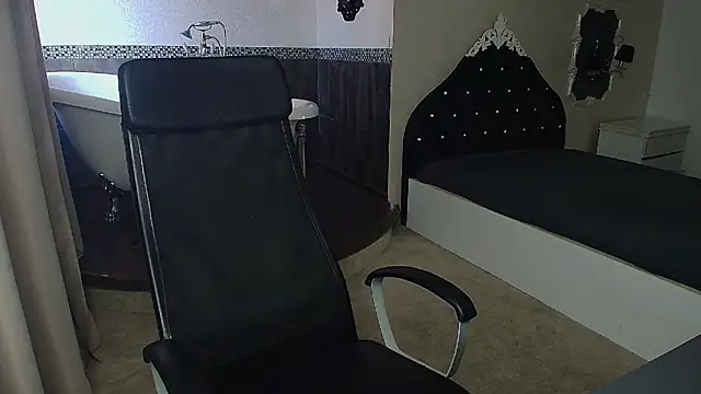 Snapshot of MicahLane chatting on July 2026 04:19:01 AM MicahLane online show from July 2026 04:19:01 AM