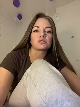 EllaMoonlight online show from October 2025 04:20:02 PM