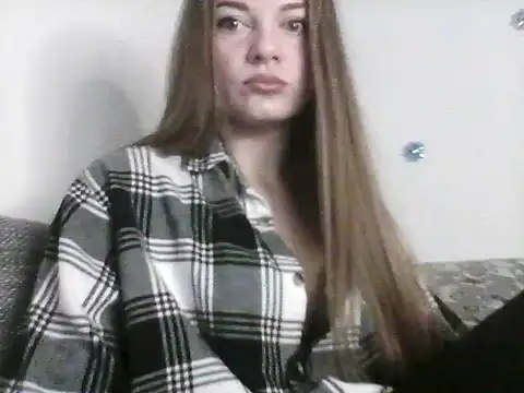 EllaMoonlight online show from November 2025 09:15:02 PM