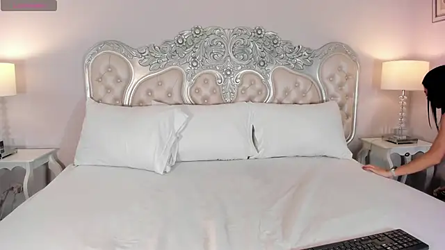 AmyColman  online show from February 2026 12:12:01 PM