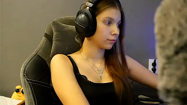 Softixq online show from December 2025 07:53:02 PM