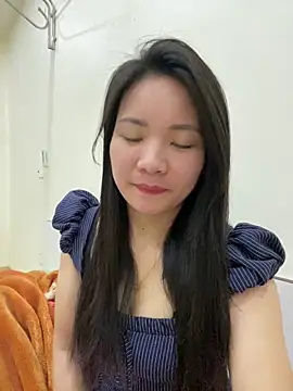 Bee Yellow00 online show from February 2026 05:13:02 AM