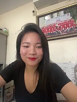 Bee Yellow00 online show from April 2026 03:21:01 AM