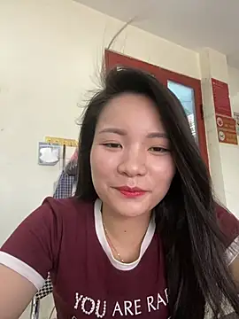 Snapshot of Bee_Yellow00 chatting on June 2026 04:54:02 AM Bee Yellow00 online show from June 2026 04:54:02 AM