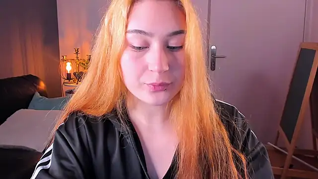 Snapshot of LilytLuu chatting on November 2025 10:59:01 AM LilytLuu online show from November 2025 10:59:01 AM