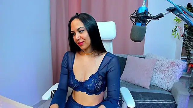 Snapshot of VenusIsLove_ chatting on June 2026 09:28:02 PM VenusIsLove online show from June 2026 09:28:02 PM