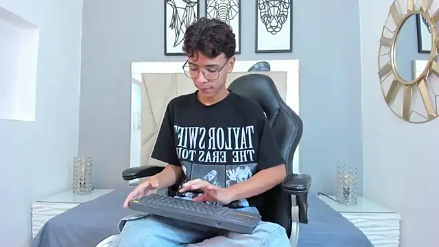 adams bobby online show from November 2025 11:31:01 AM