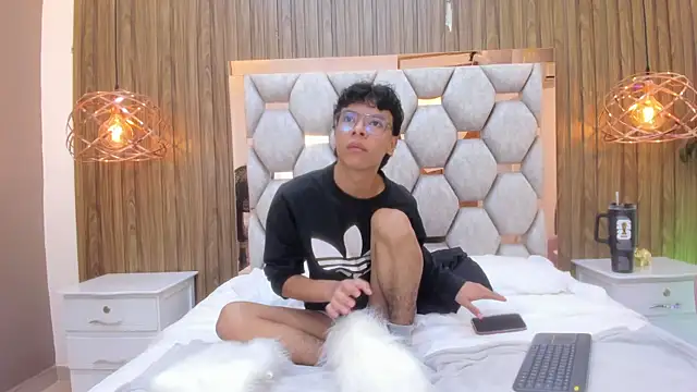 Snapshot of adams_bobby chatting on June 2026 11:13:01 AM adams bobby online show from June 2026 11:13:01 AM