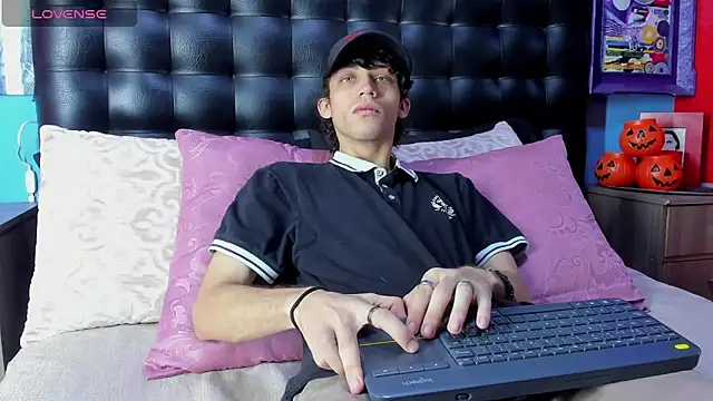 Khalid16  online show from October 2025 01:56:01 PM