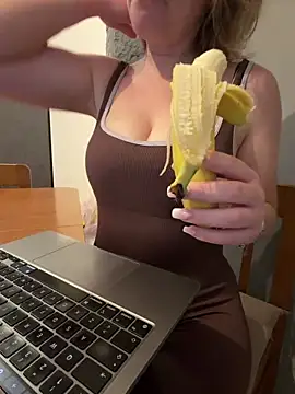 Kimmeow online show from April 2026 04:49:01 PM