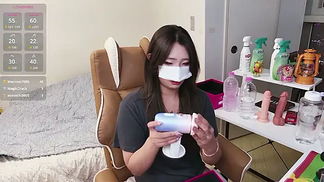 Milk Sola online show from November 2025 01:11:01 PM