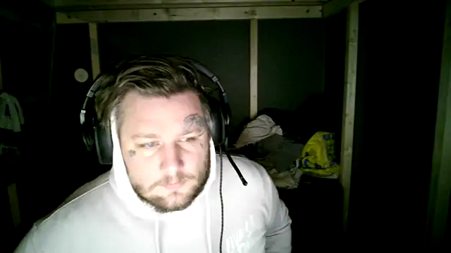 Snapshot of SWEDEN933 chatting on October 2025 03:20:02 AM SWEDEN933 online show from October 2025 03:20:02 AM