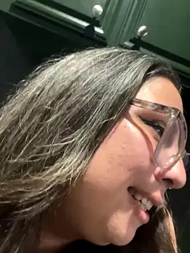 Snapshot of ThatGirlVia chatting on November 2025 09:00:02 AM ThatGirlVia online show from November 2025 09:00:02 AM