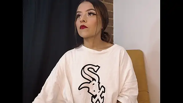 hailey bri online show from November 2025 05:13:01 PM