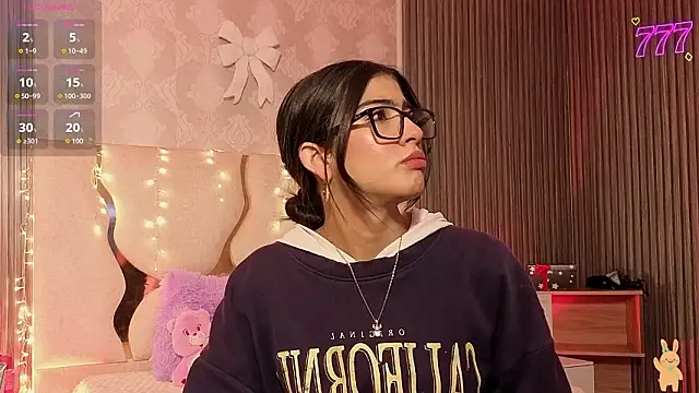 MAIILY TAY online show from January 2026 11:47:01 AM