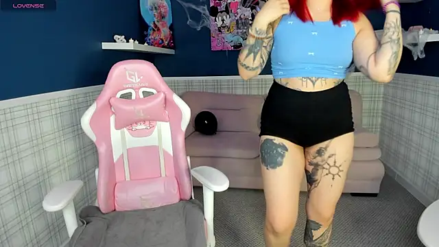 Snapshot of Susie_Reverse chatting on October 2025 09:02:02 AM Susie Reverse online show from October 2025 09:02:02 AM