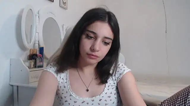 Snapshot of bellefleurrr chatting on May 2026 07:01:01 PM bellefleurrr online show from May 2026 07:01:01 PM