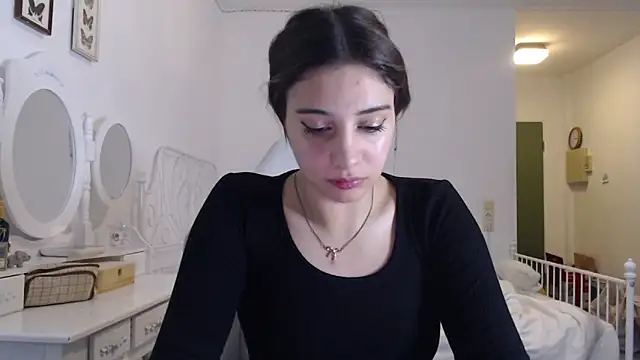 Snapshot of bellefleurrr chatting on June 2026 08:34:01 PM bellefleurrr online show from June 2026 08:34:01 PM