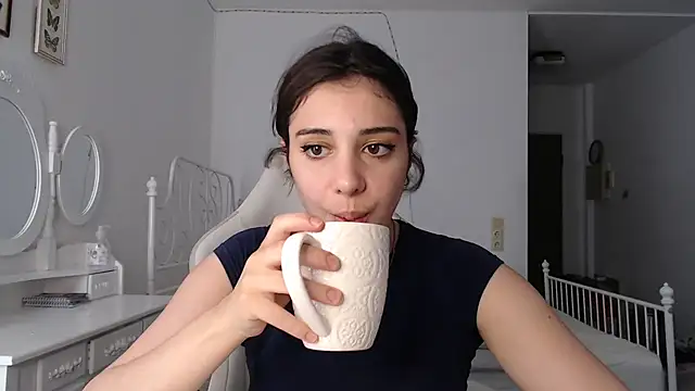 Snapshot of bellefleurrr chatting on June 2026 01:54:01 PM bellefleurrr online show from June 2026 01:54:01 PM