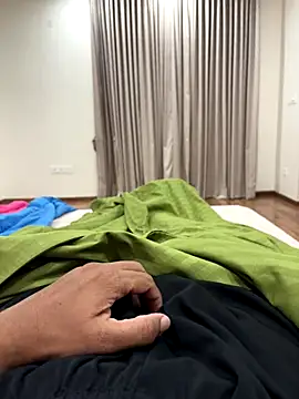 Raj3090 online show from November 2025 06:41:02 PM