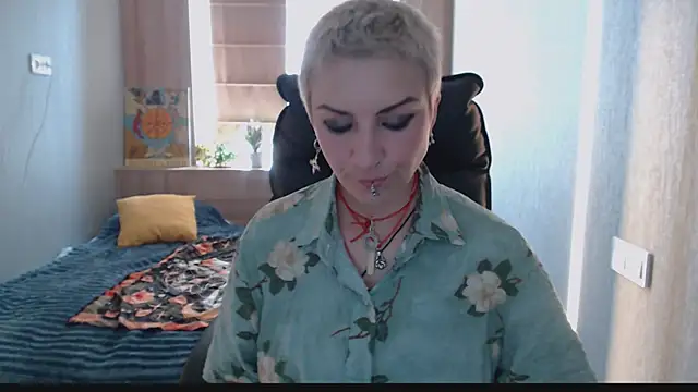 Snapshot of Sweet-n-Strong chatting on June 2026 11:20:02 AM Sweet-n-Strong online show from June 2026 11:20:02 AM