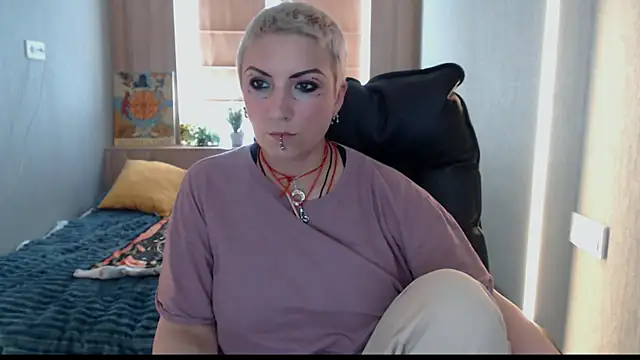 Snapshot of Sweet-n-Strong chatting on June 2026 11:08:02 AM Sweet-n-Strong online show from June 2026 11:08:02 AM