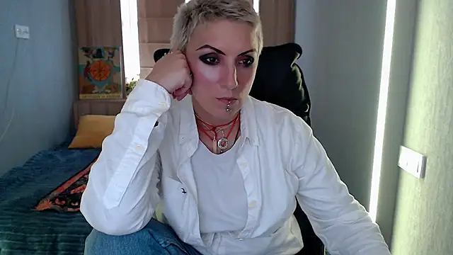 Snapshot of Sweet-n-Strong chatting on June 2026 06:05:02 AM Sweet-n-Strong online show from June 2026 06:05:02 AM