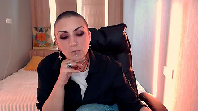 Snapshot of Sweet-n-Strong chatting on July 2026 11:24:02 AM Sweet-n-Strong online show from July 2026 11:24:02 AM