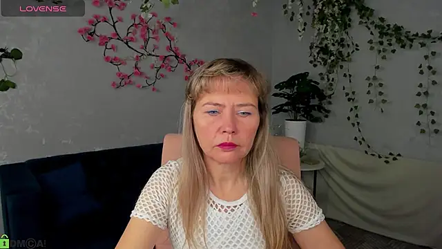 Carla Vogue online show from November 2025 03:01:02 AM