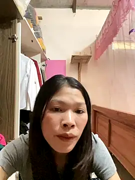 Snapshot of simmi-2 chatting on October 2025 03:43:01 AM simmi-2 online show from October 2025 03:43:01 AM