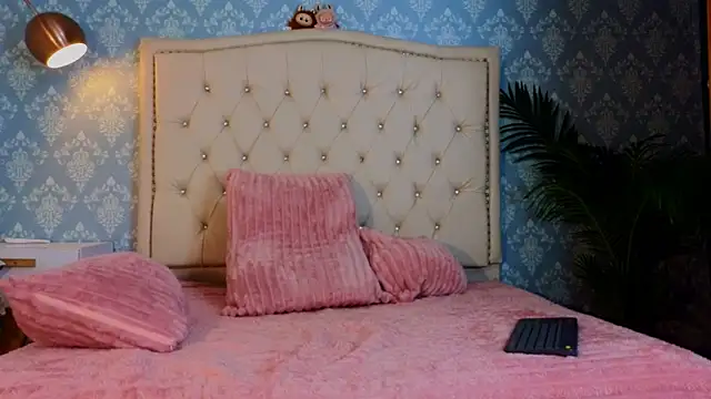 Snapshot of Indi_rave chatting on January 2026 01:04:01 PM Indi rave online show from January 2026 01:04:01 PM