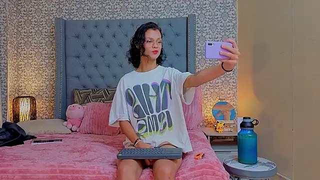 Snapshot of Indi_rave chatting on February 2026 02:15:02 PM Indi rave online show from February 2026 02:15:02 PM