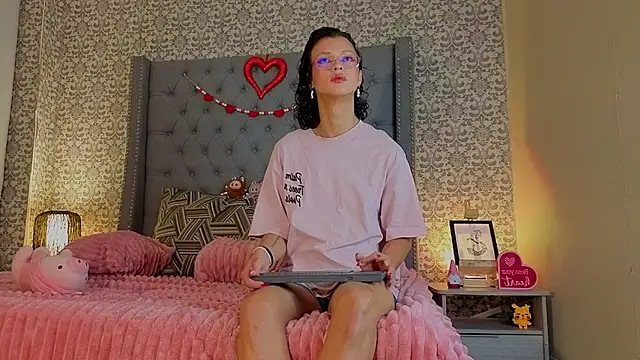 Snapshot of Indi_rave chatting on February 2026 01:05:01 PM Indi rave online show from February 2026 01:05:01 PM