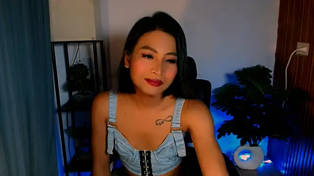 Snapshot of YourPrettyBella_TS chatting on June 2026 01:26:01 PM YourPrettyBella TS online show from June 2026 01:26:01 PM