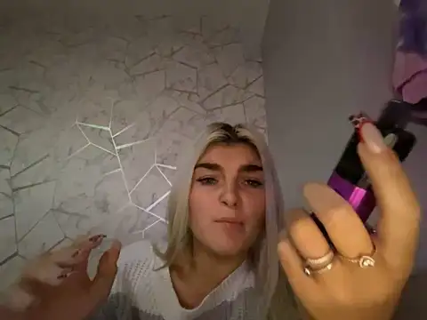 rosie-hipstergal online show from November 2025 11:48:01 PM