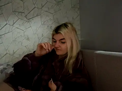 rosie-hipstergal online show from November 2025 01:51:01 PM