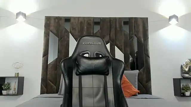 MATEO DILUCA online show from November 2025 10:06:01 AM