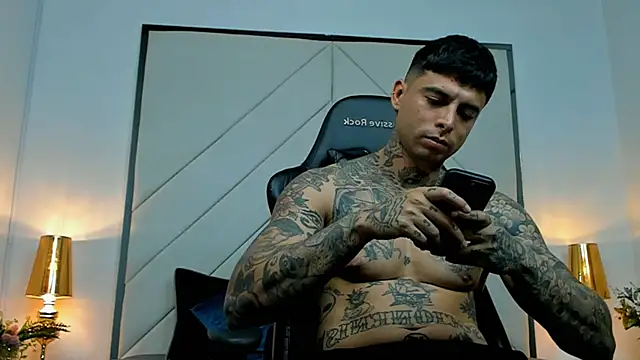 MATEO DILUCA online show from January 2026 09:17:02 PM