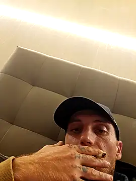 LASO6BRETONNE online show from November 2025 08:42:01 PM