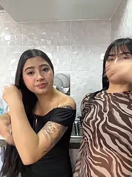 nicky and isabella online show from November 2025 08:32:01 PM