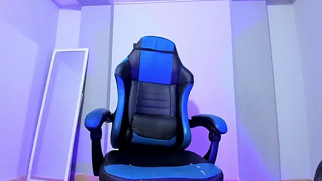 Snapshot of whisper_nova chatting on October 2025 08:20:01 PM whisper nova online show from October 2025 08:20:01 PM