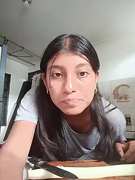 YeseniaRodriguez3 online show from October 2025 05:17:01 PM